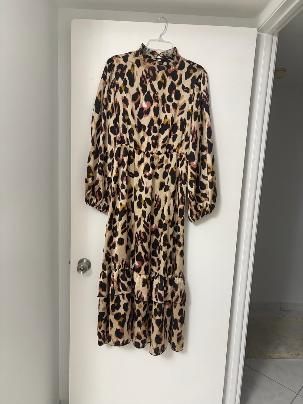 SHEIN Beige Leopard Print High-Neck Midi Dress